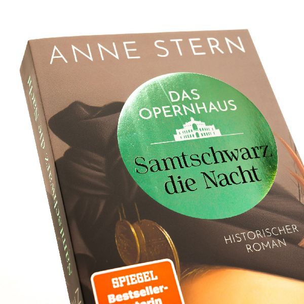 Das Opernhaus: Samtschwarz die Nacht 