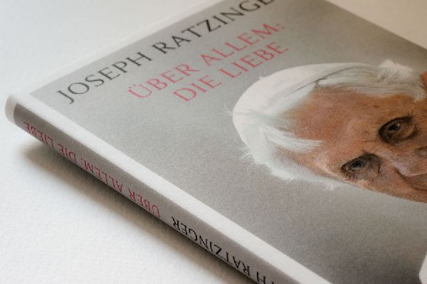 Über allem: Die Liebe 